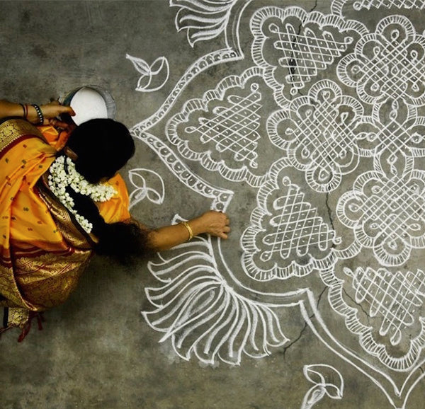 Kolam: Weaving Art with Arithmetic